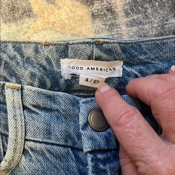 Good American Skinny Jeans in Classic Blue - Picture 2 of 7